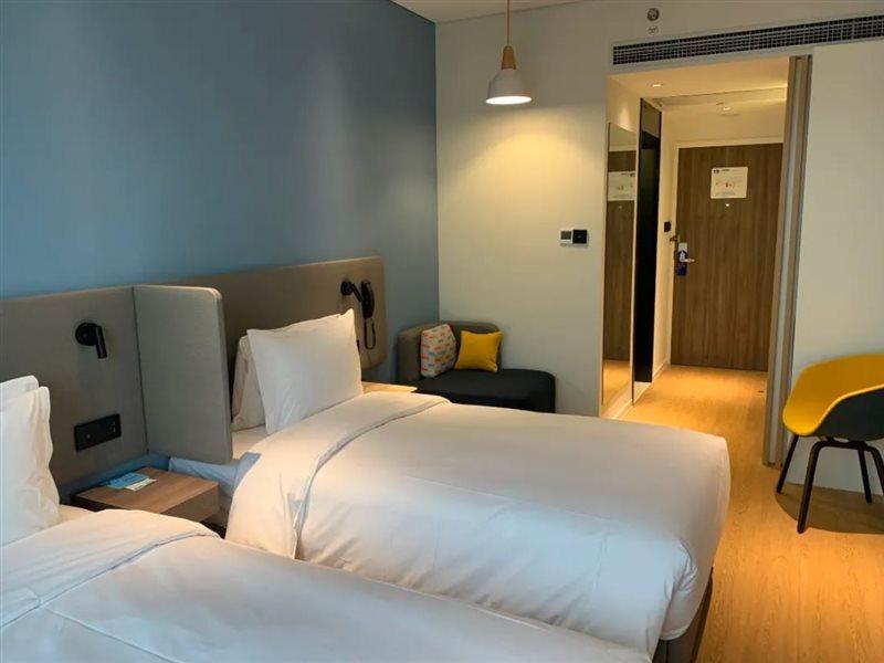 Holiday Inn Express Shanghai Baoyang By Ihg Exteriör bild