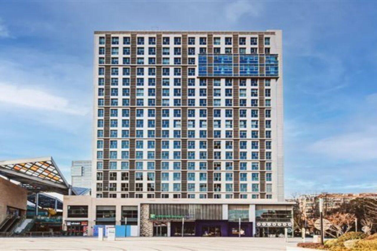 Holiday Inn Express Shanghai Baoyang By Ihg Exteriör bild