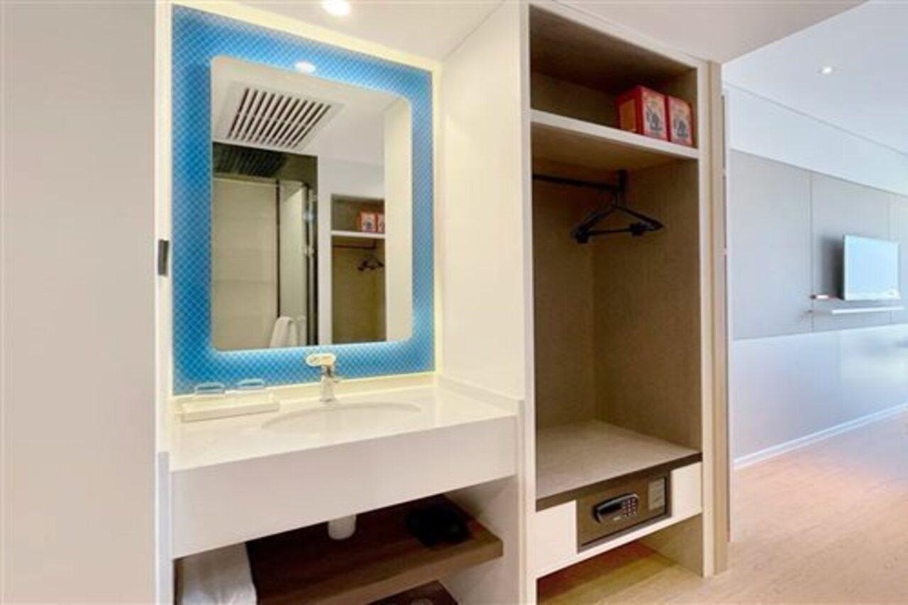 Holiday Inn Express Shanghai Baoyang By Ihg Exteriör bild