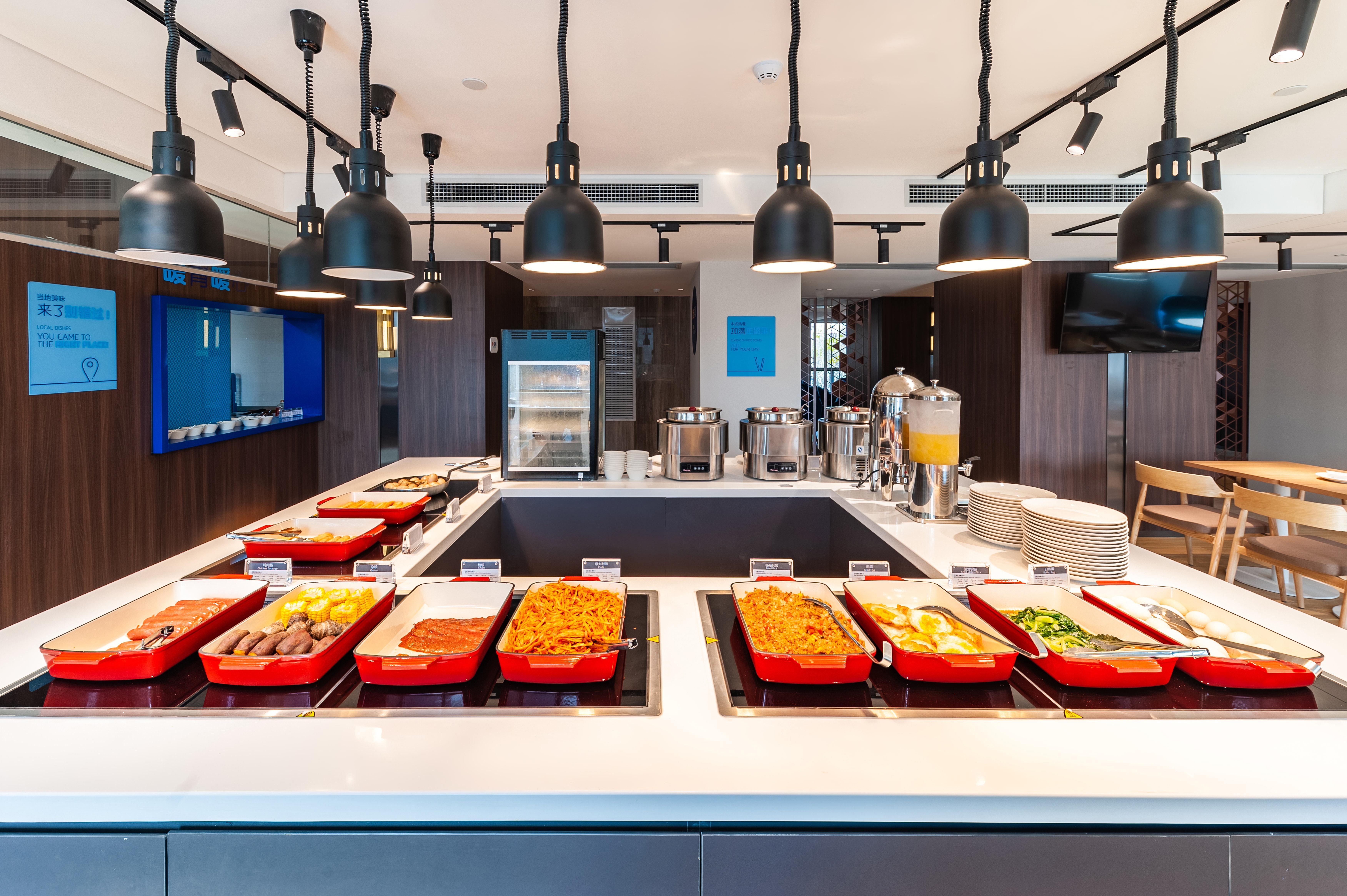 Holiday Inn Express Shanghai Baoyang By Ihg Exteriör bild
